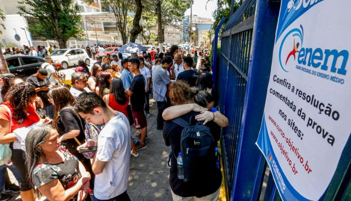 Primeira prova do Enem teve mais textos e nível de dificuldade médio 